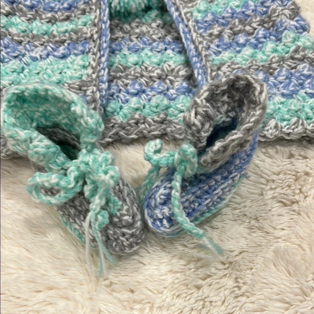 Handmade Crochet Baby Sweater with Booties… Granny Stitch Pattern